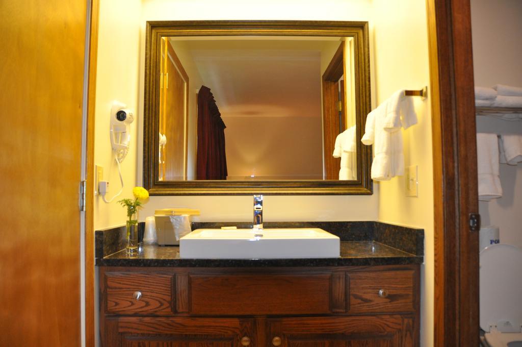 Shepherd Mountain Inn & Suites Pilot Knob Chambre photo