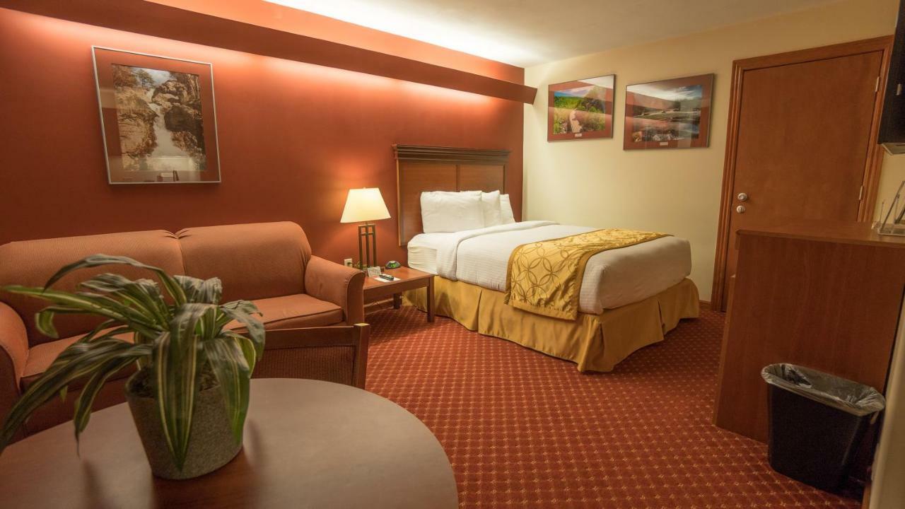 Shepherd Mountain Inn & Suites Pilot Knob Extérieur photo