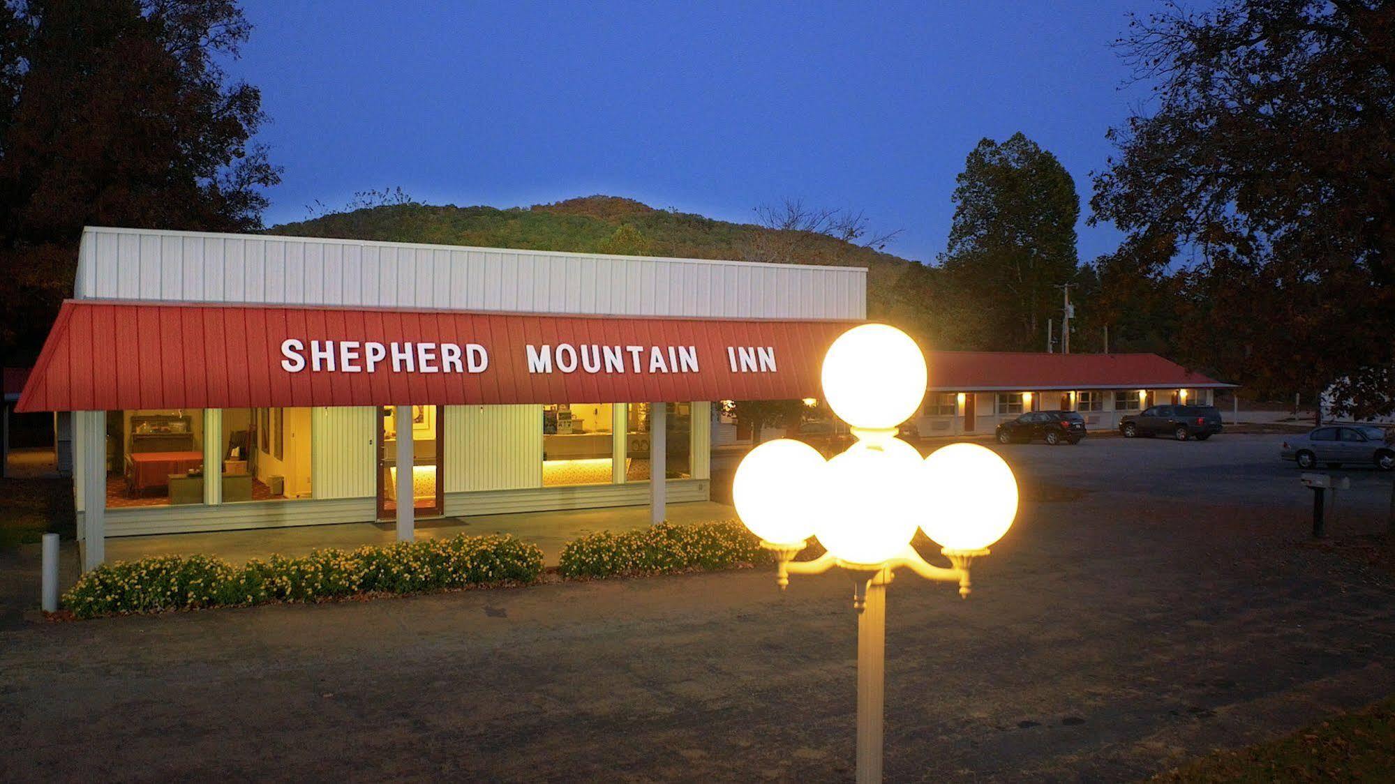Shepherd Mountain Inn & Suites Pilot Knob Extérieur photo