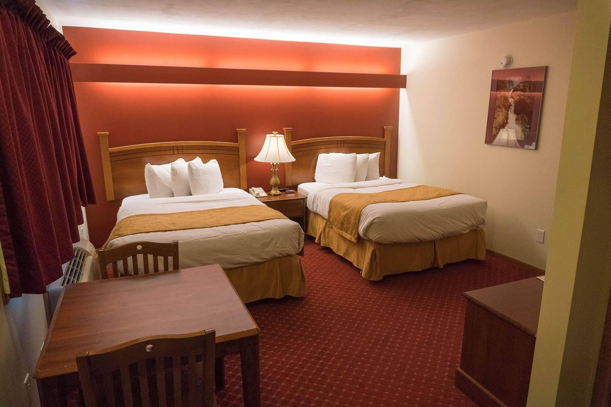 Shepherd Mountain Inn & Suites Pilot Knob Extérieur photo