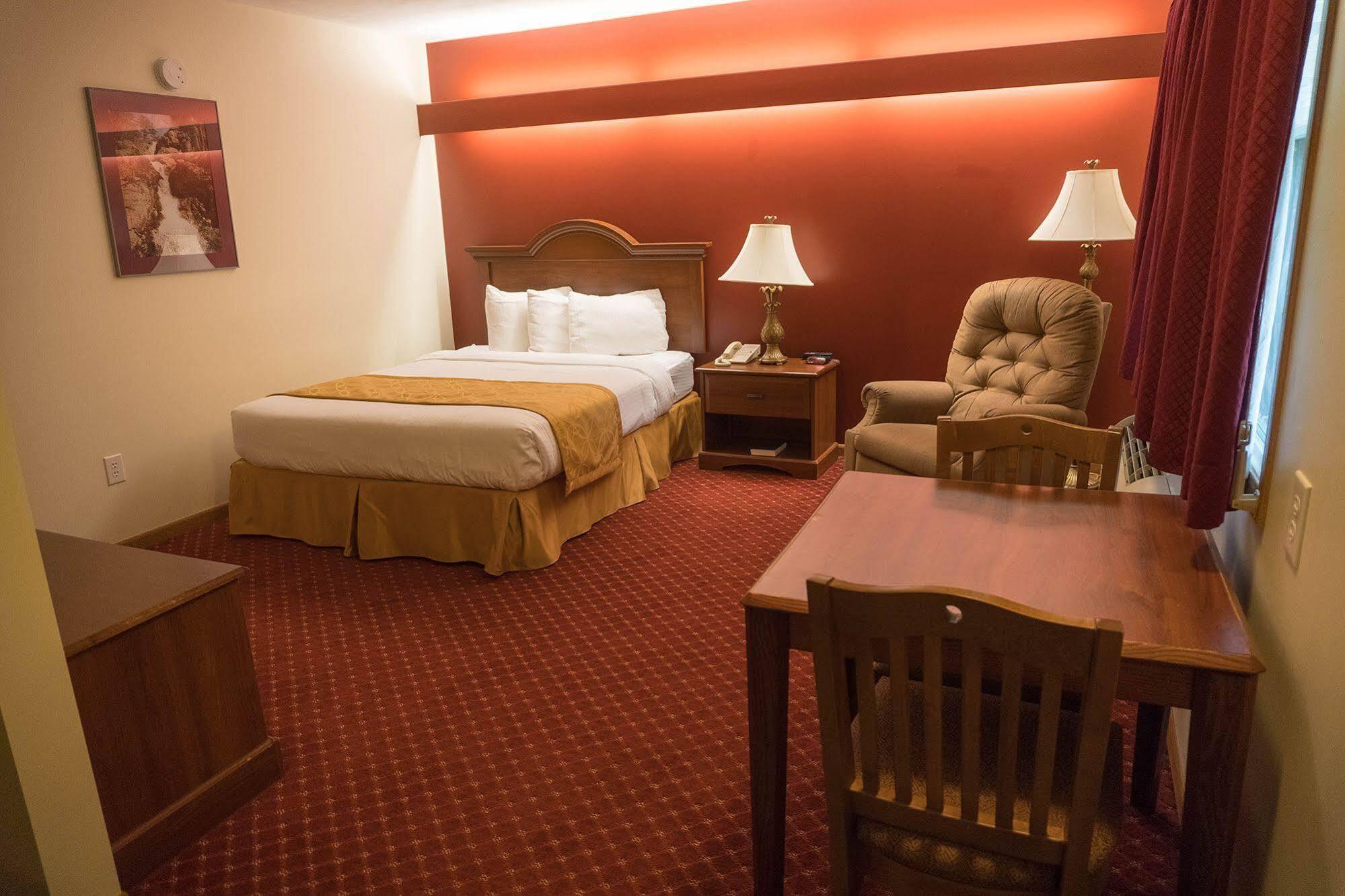 Shepherd Mountain Inn & Suites Pilot Knob Extérieur photo