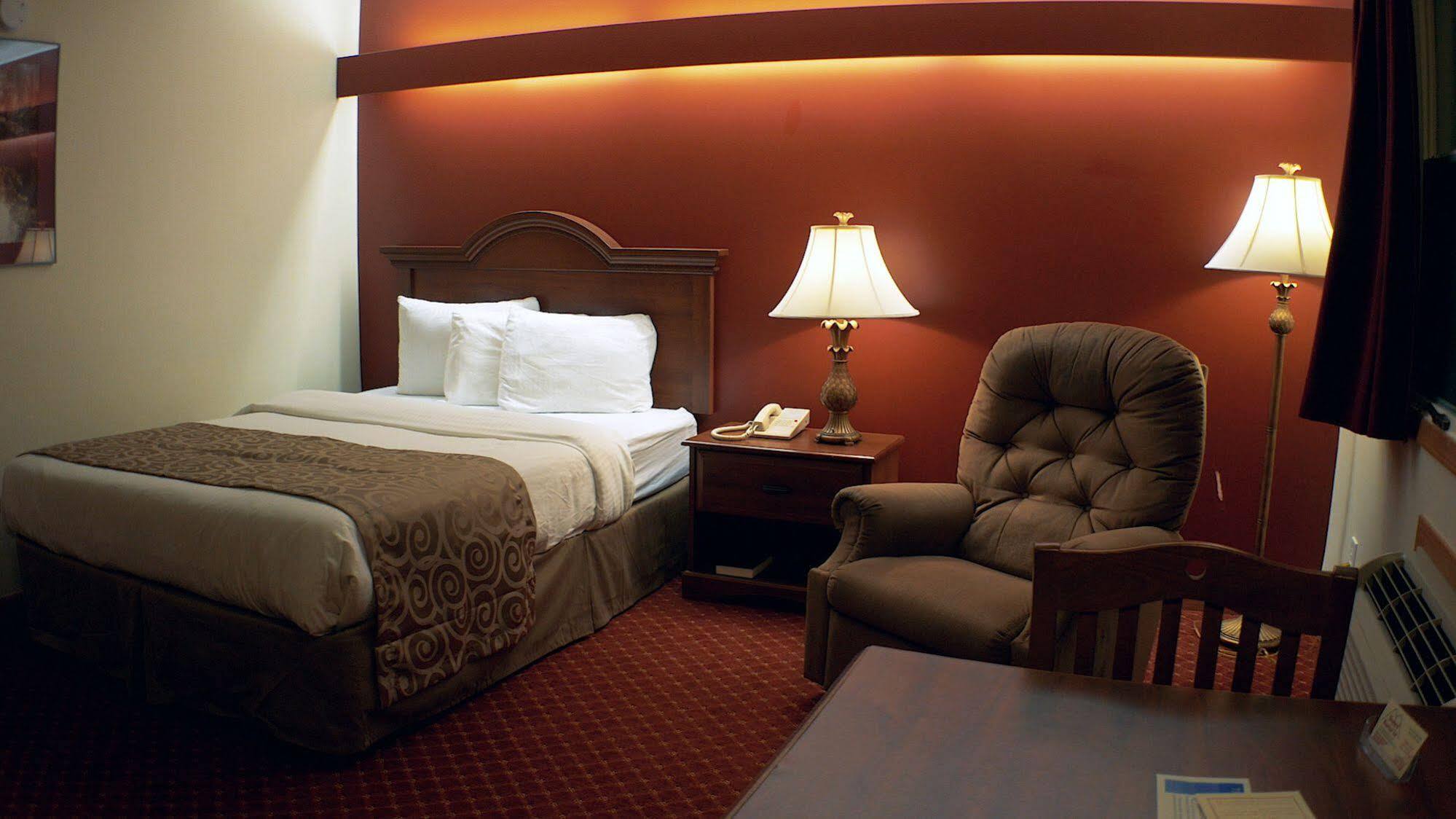 Shepherd Mountain Inn & Suites Pilot Knob Extérieur photo