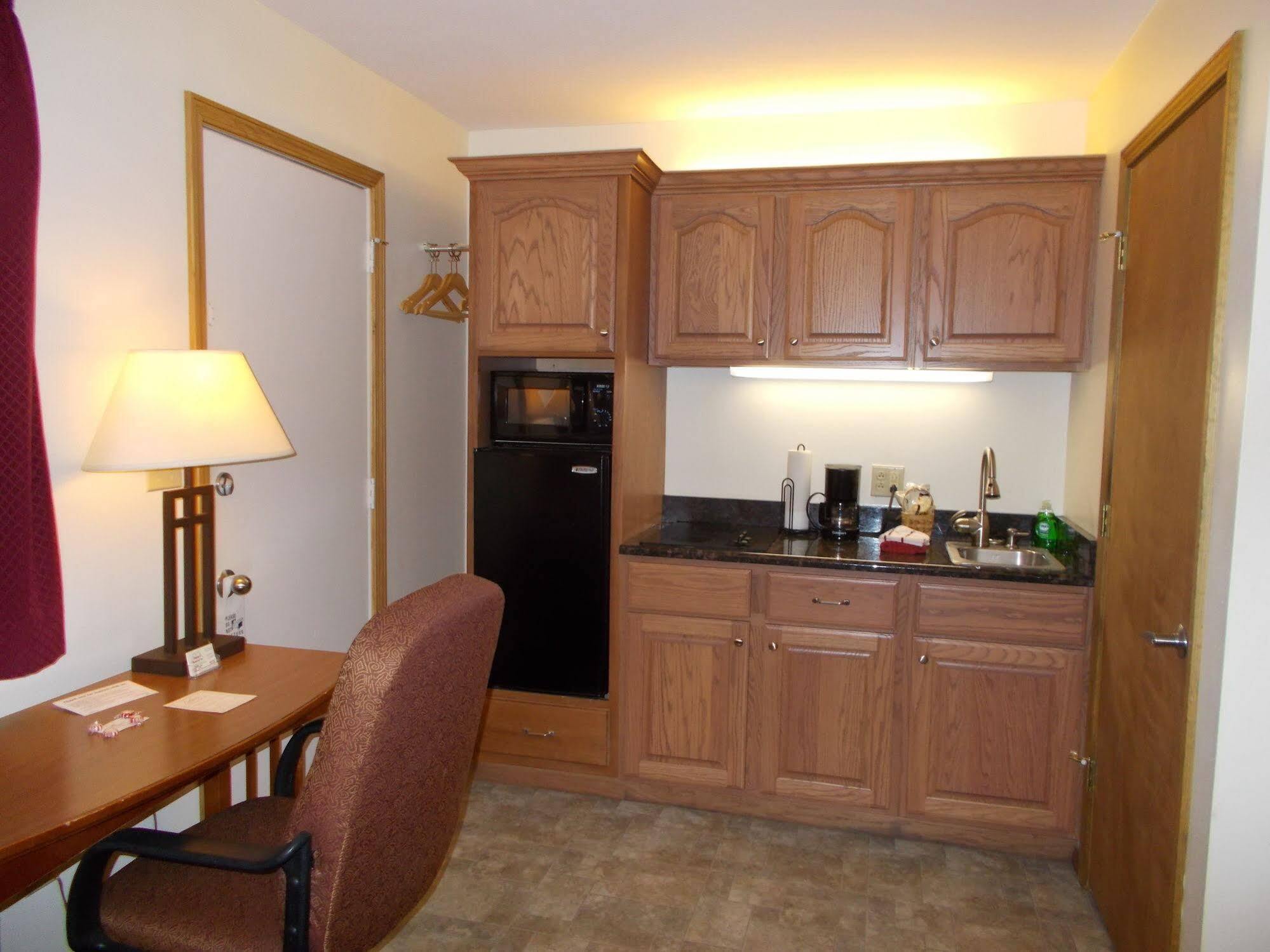 Shepherd Mountain Inn & Suites Pilot Knob Extérieur photo