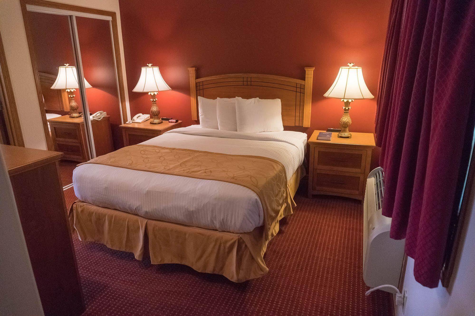 Shepherd Mountain Inn & Suites Pilot Knob Extérieur photo