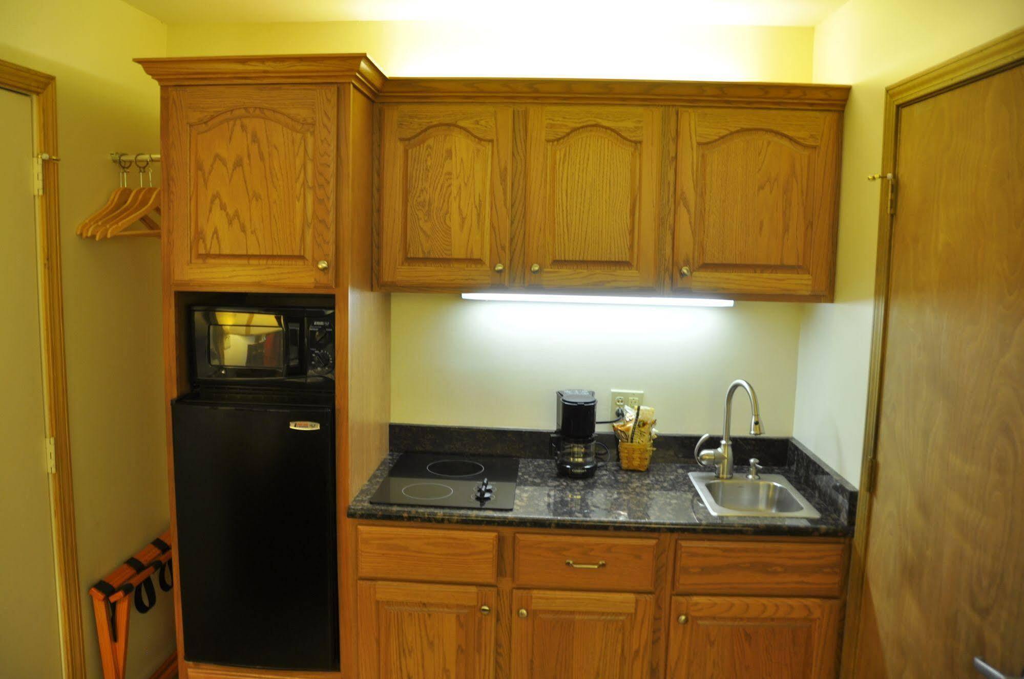 Shepherd Mountain Inn & Suites Pilot Knob Extérieur photo